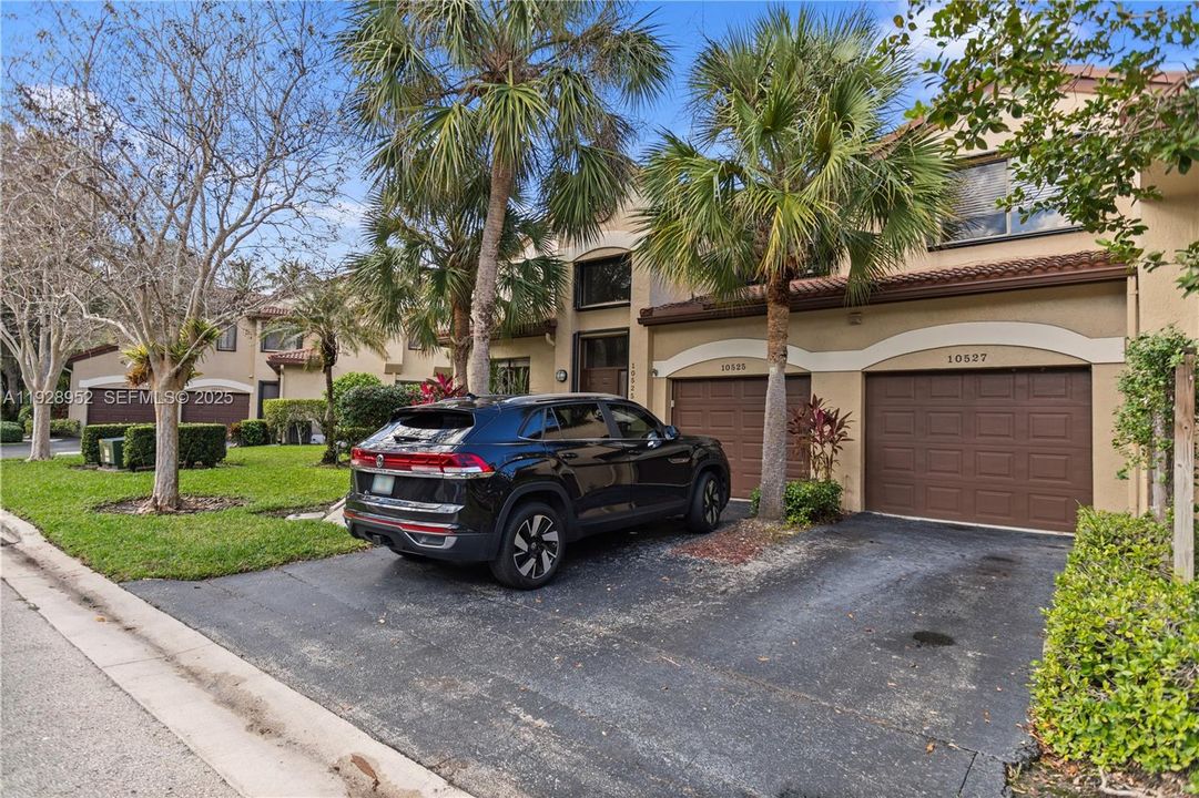 For Sale: $399,900 (2 beds, 2 baths, 1380 Square Feet)