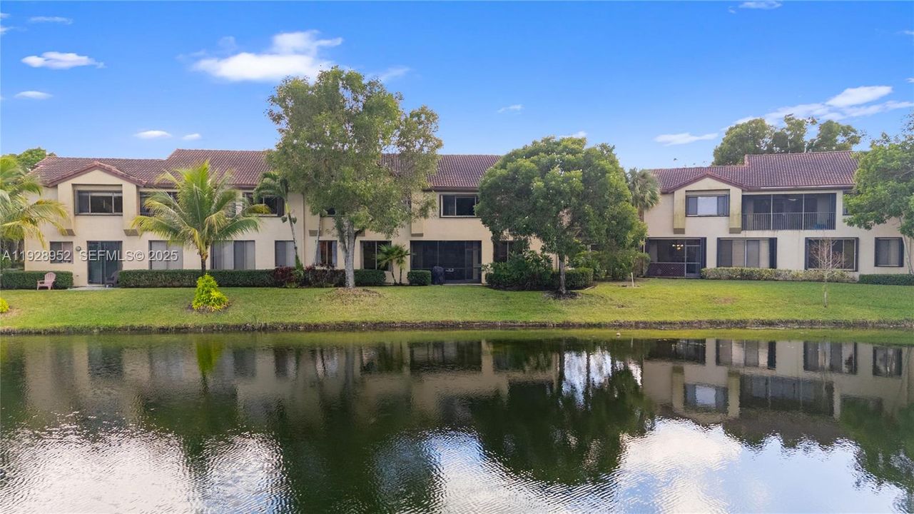 For Sale: $399,900 (2 beds, 2 baths, 1380 Square Feet)