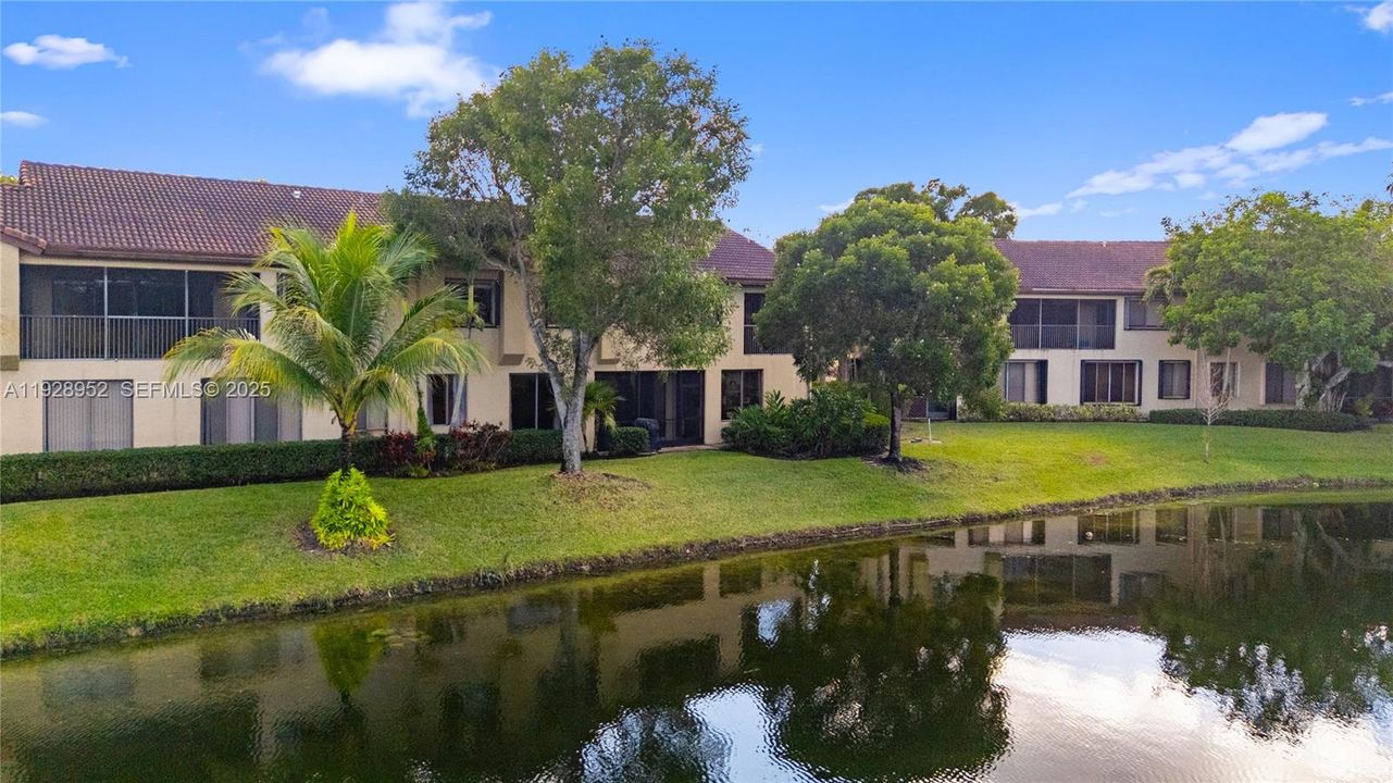 For Sale: $399,900 (2 beds, 2 baths, 1380 Square Feet)