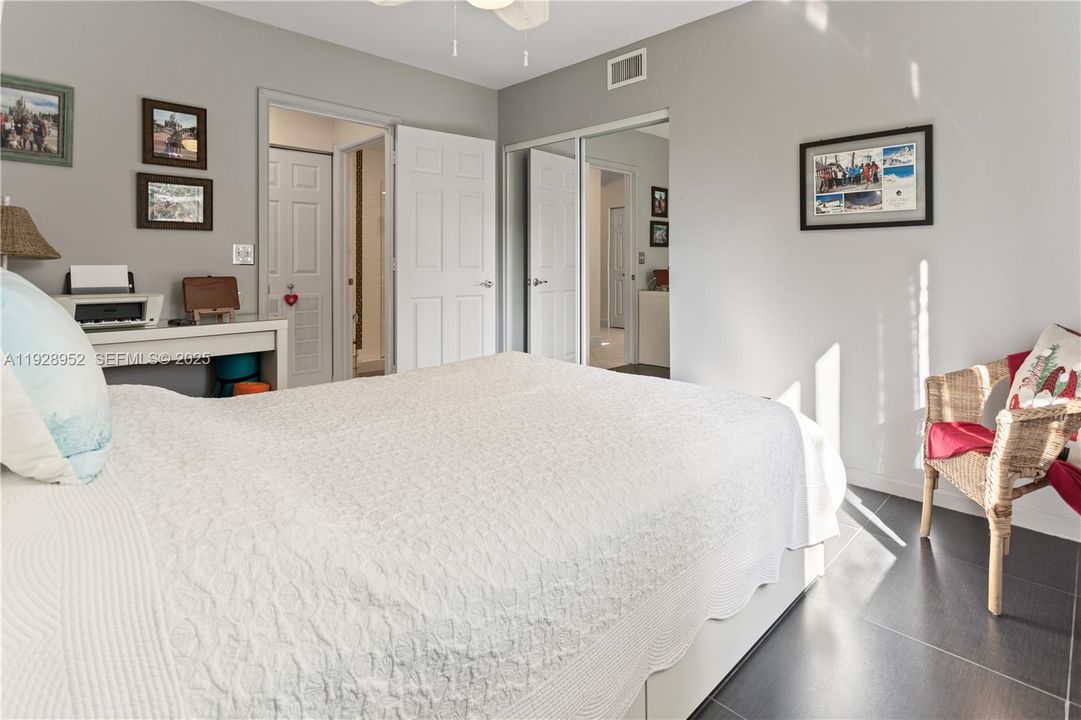 For Sale: $399,900 (2 beds, 2 baths, 1380 Square Feet)