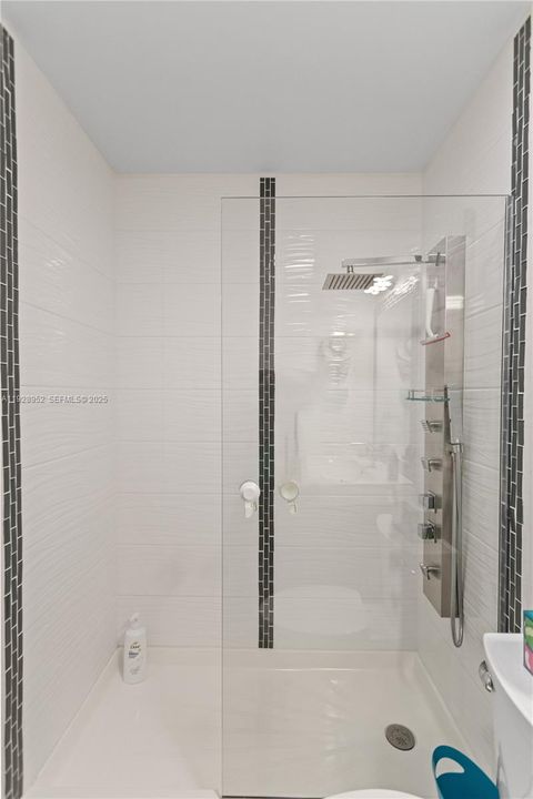 For Sale: $399,900 (2 beds, 2 baths, 1380 Square Feet)