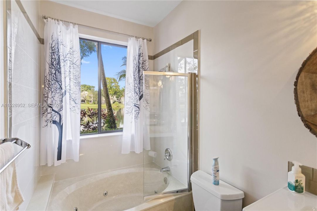 For Sale: $399,900 (2 beds, 2 baths, 1380 Square Feet)