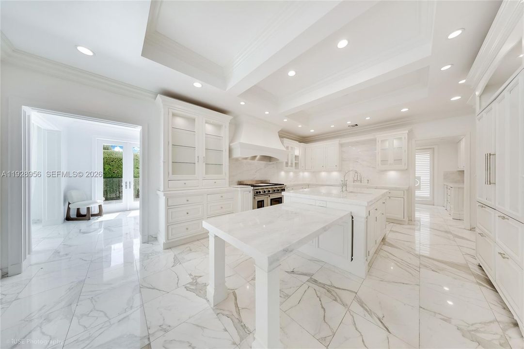For Rent: $50,000 (5 beds, 5 baths, 5717 Square Feet)