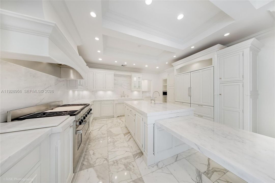 For Rent: $50,000 (5 beds, 5 baths, 5717 Square Feet)