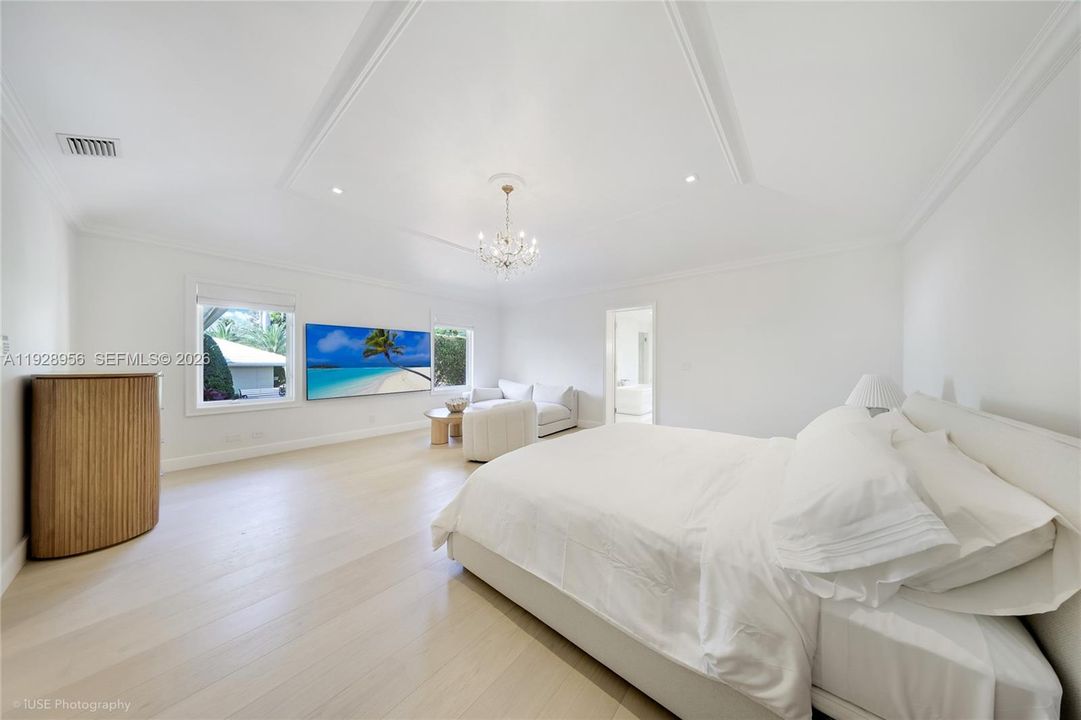 For Rent: $50,000 (5 beds, 5 baths, 5717 Square Feet)