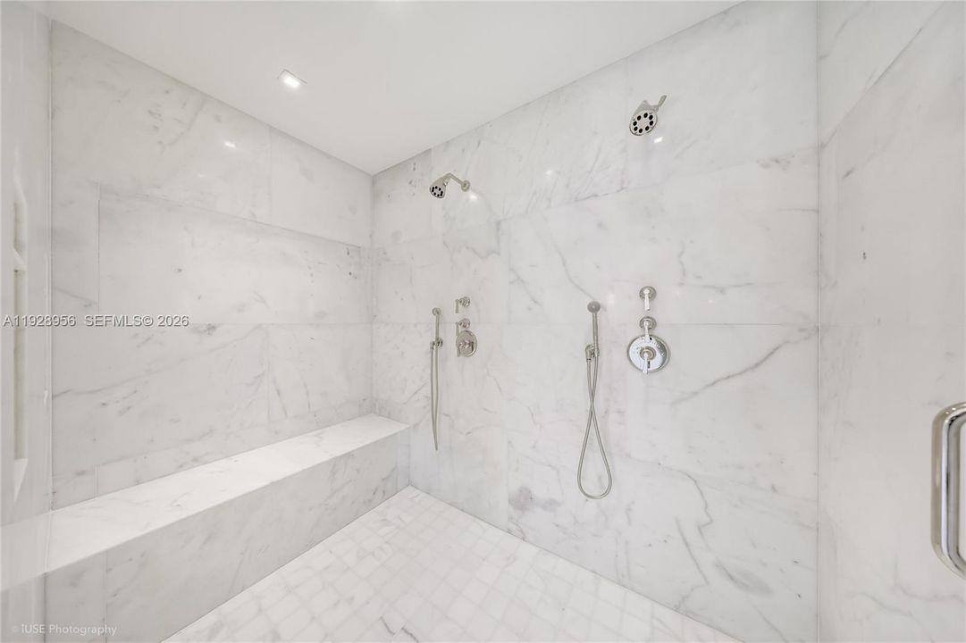 For Rent: $50,000 (5 beds, 5 baths, 5717 Square Feet)