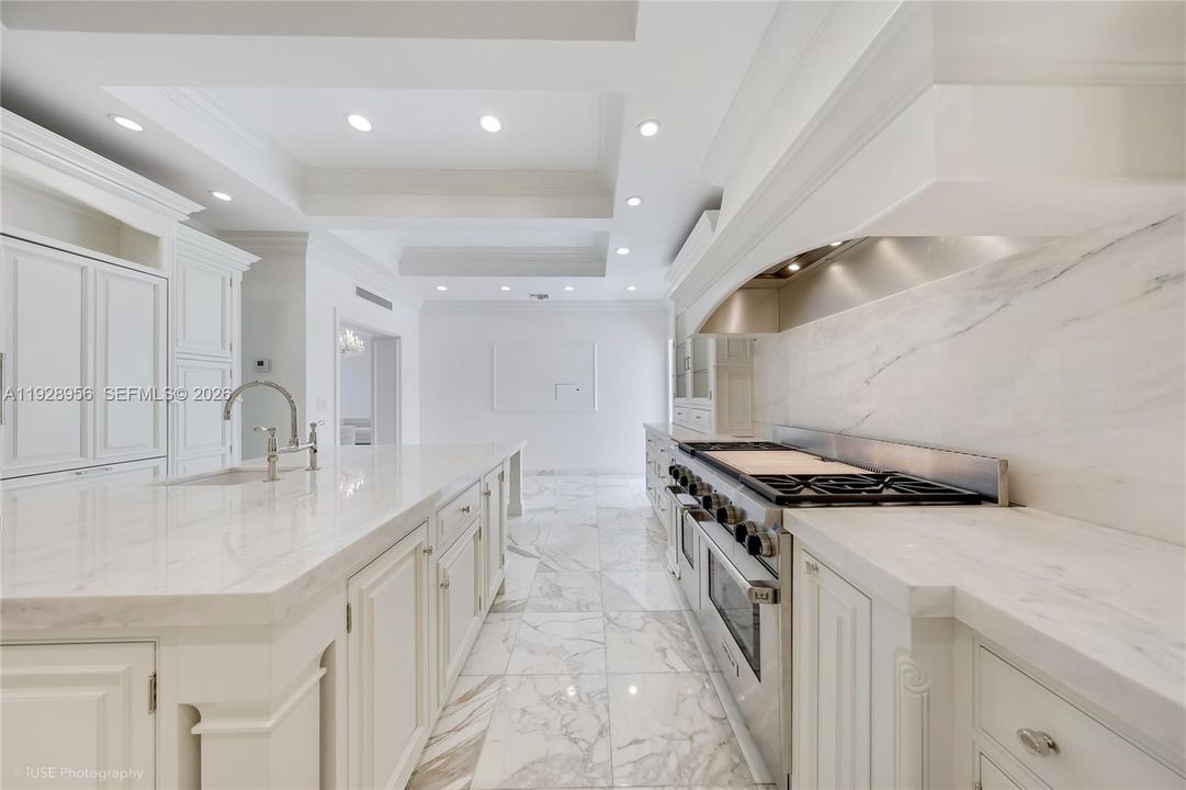 For Rent: $50,000 (5 beds, 5 baths, 5717 Square Feet)