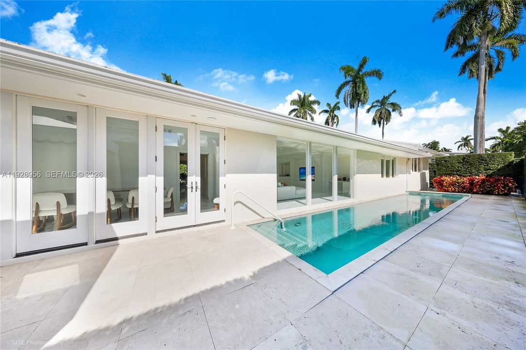 For Rent: $50,000 (5 beds, 5 baths, 5717 Square Feet)