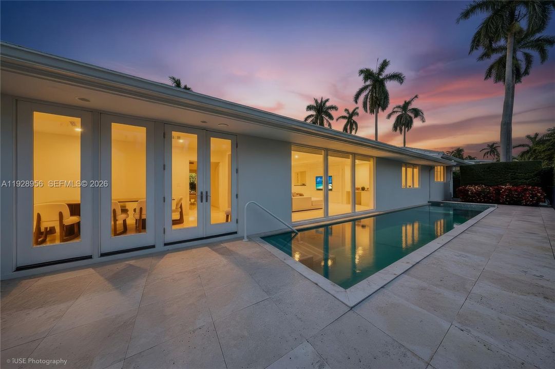 For Rent: $50,000 (5 beds, 5 baths, 5717 Square Feet)