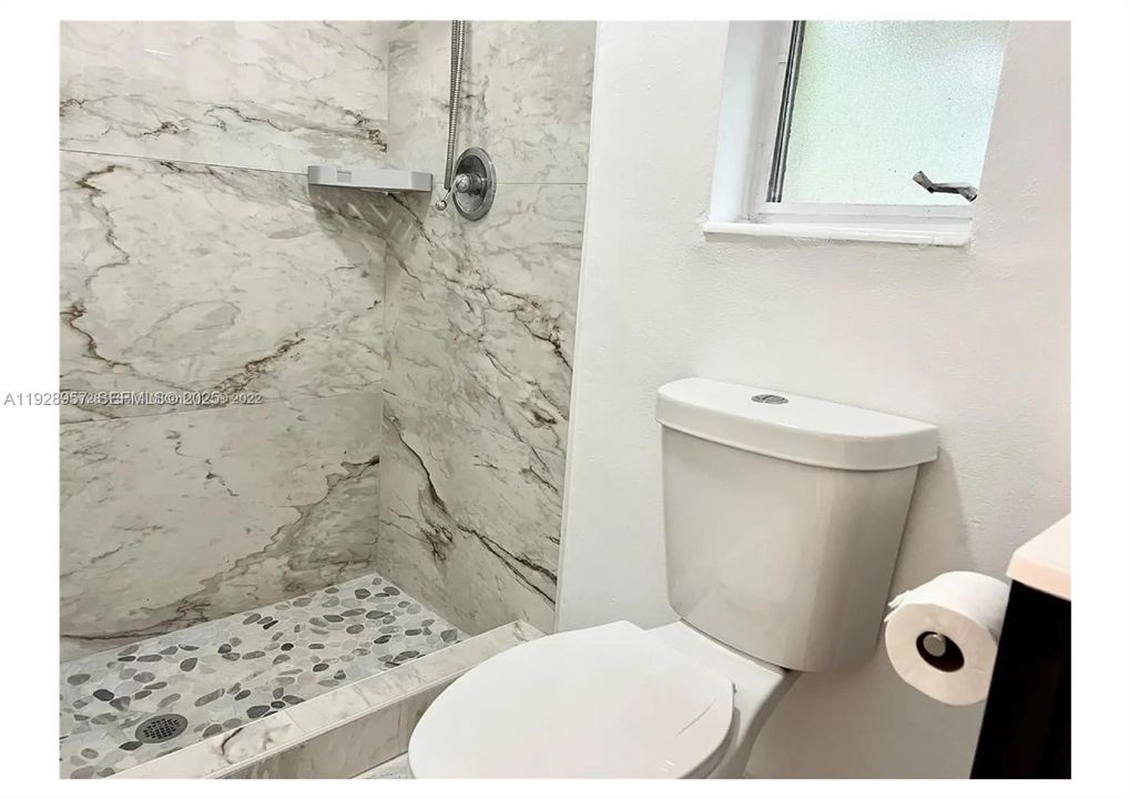 For Rent: $1,300 (1 beds, 1 baths, 1537 Square Feet)