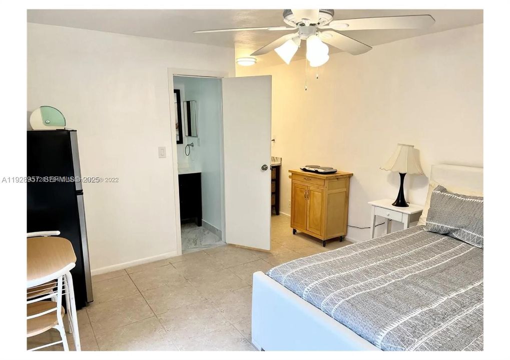 For Rent: $1,300 (1 beds, 1 baths, 1537 Square Feet)