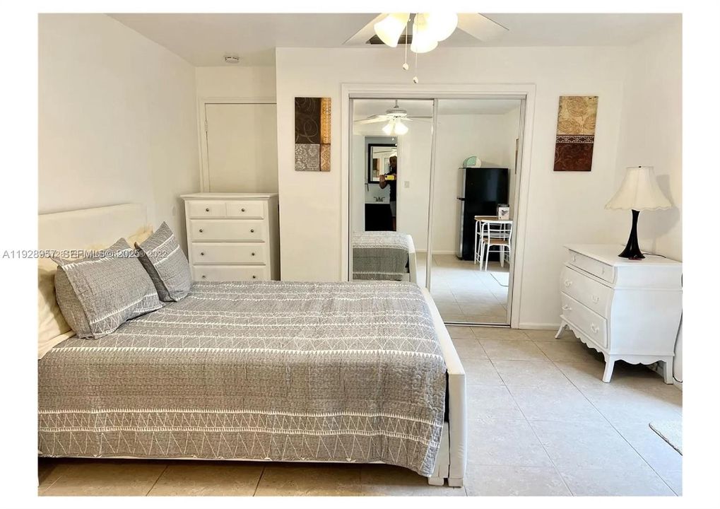 For Rent: $1,300 (1 beds, 1 baths, 1537 Square Feet)