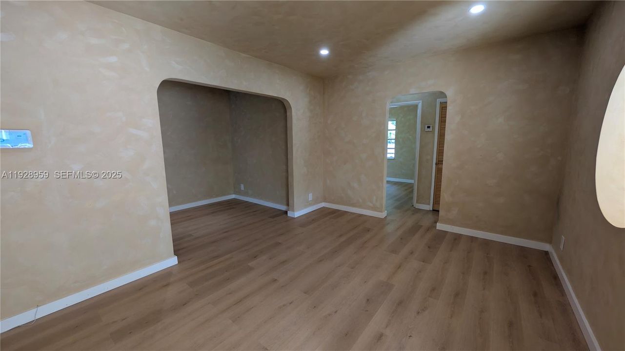 В аренду: $2,499 (2 спален, 1 ванн, 2042 Квадратных фут)