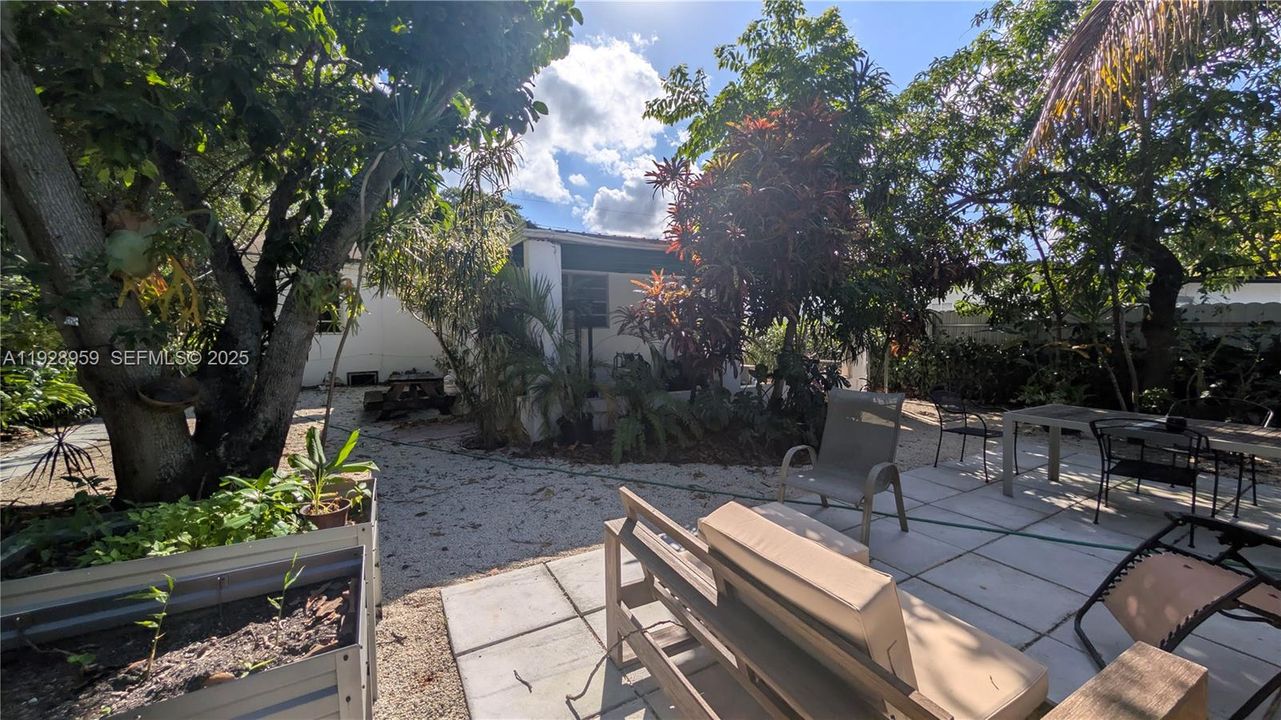 В аренду: $2,499 (2 спален, 1 ванн, 2042 Квадратных фут)