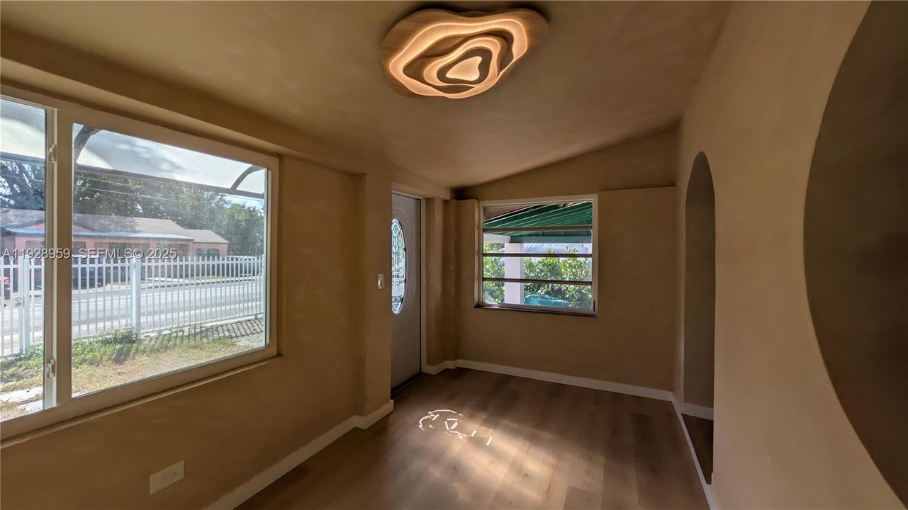 В аренду: $2,499 (2 спален, 1 ванн, 2042 Квадратных фут)