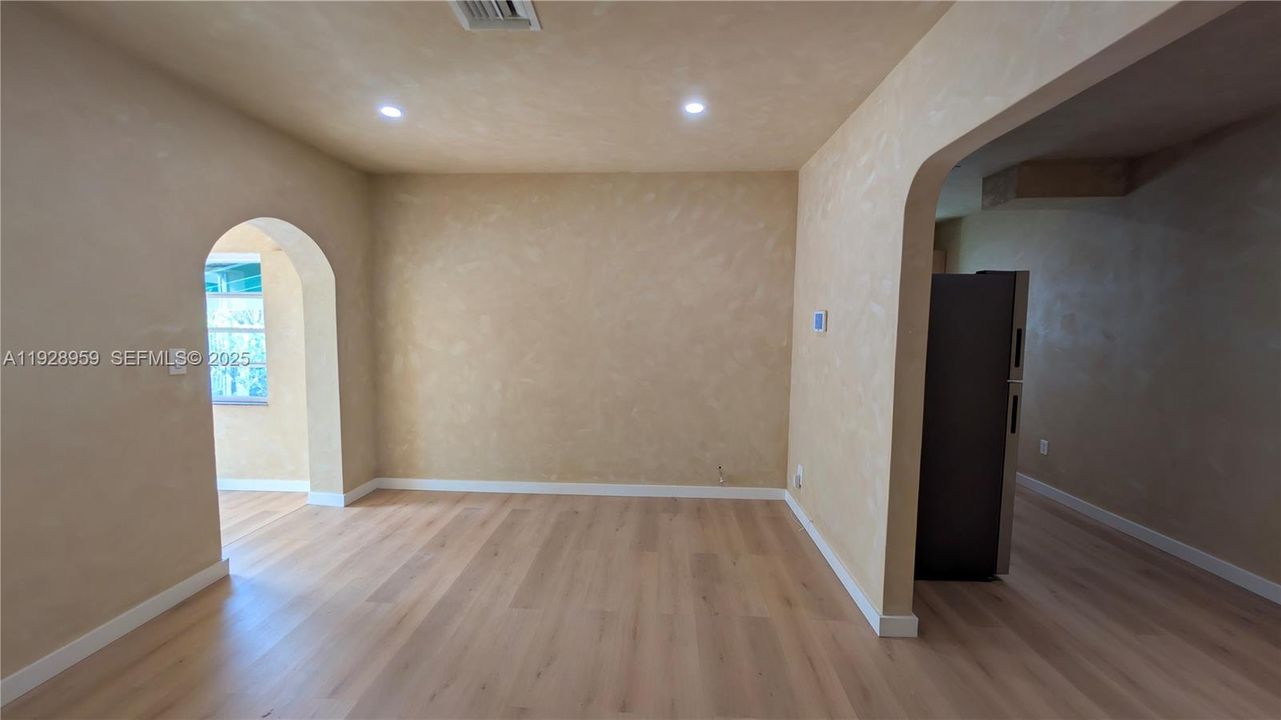 В аренду: $2,499 (2 спален, 1 ванн, 2042 Квадратных фут)