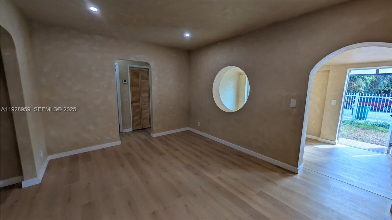 В аренду: $2,499 (2 спален, 1 ванн, 2042 Квадратных фут)