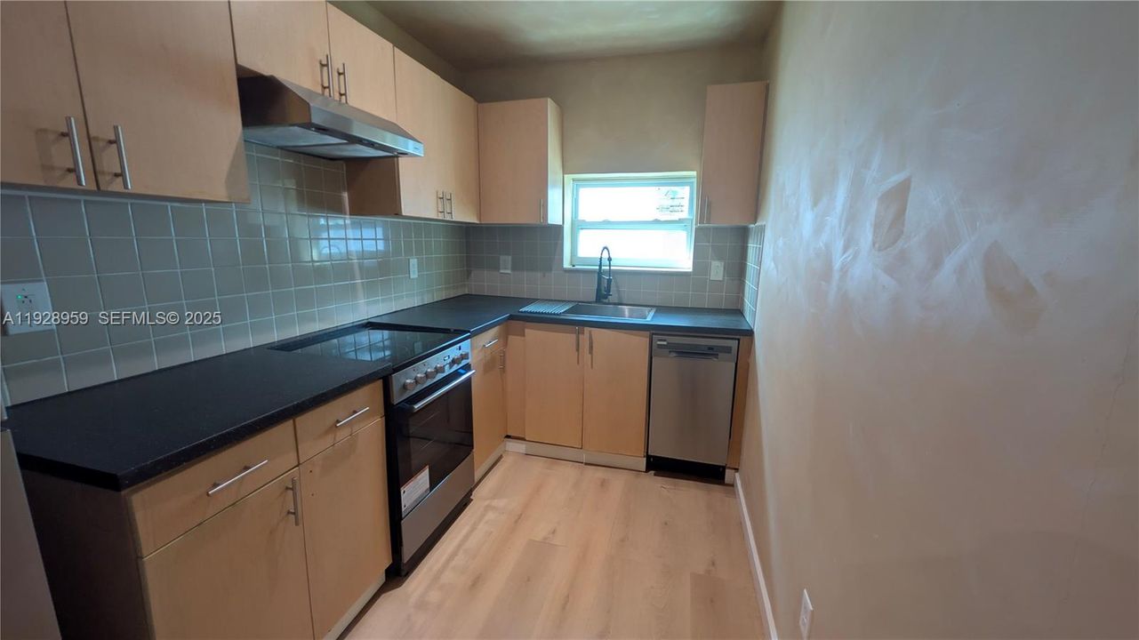 В аренду: $2,499 (2 спален, 1 ванн, 2042 Квадратных фут)