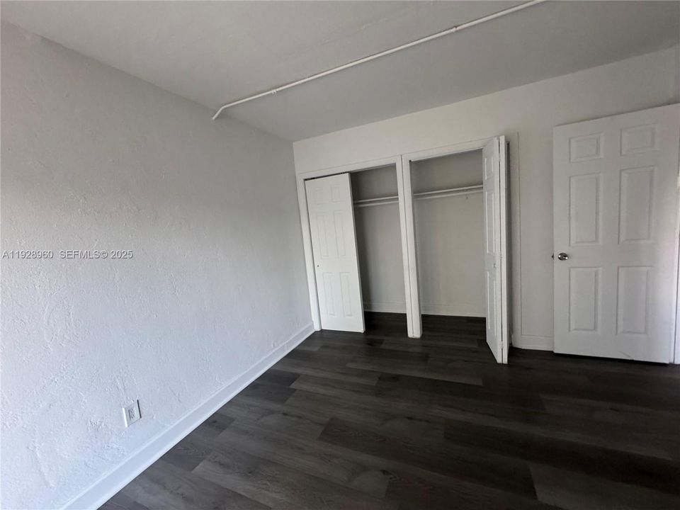 For Rent: $1,999 (2 beds, 1 baths, 900 Square Feet)