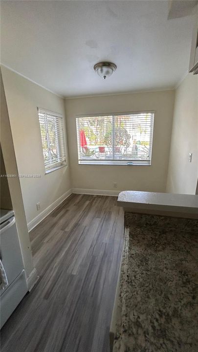 出租: $1,700 (1 贝兹, 1 浴室, 695 平方英尺)