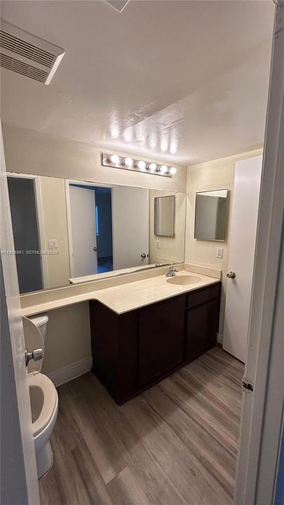 出租: $1,700 (1 贝兹, 1 浴室, 695 平方英尺)