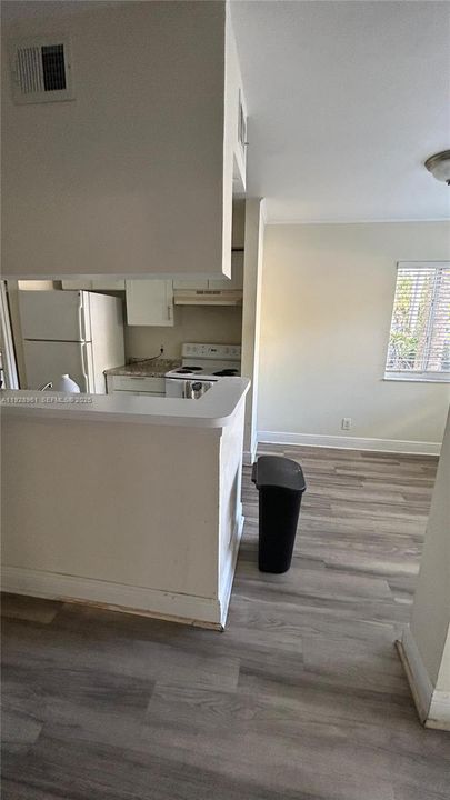 出租: $1,700 (1 贝兹, 1 浴室, 695 平方英尺)