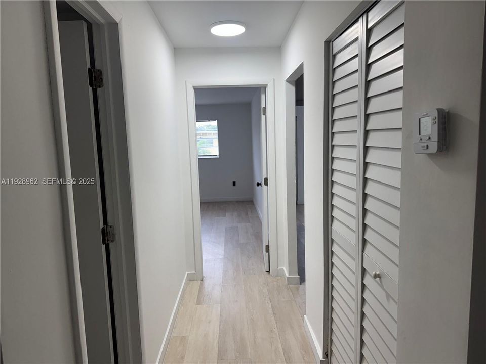 For Rent: $1,999 (2 beds, 1 baths, 900 Square Feet)