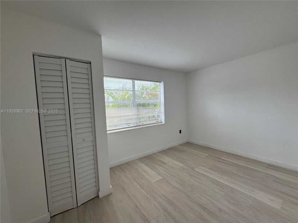 For Rent: $1,999 (2 beds, 1 baths, 900 Square Feet)