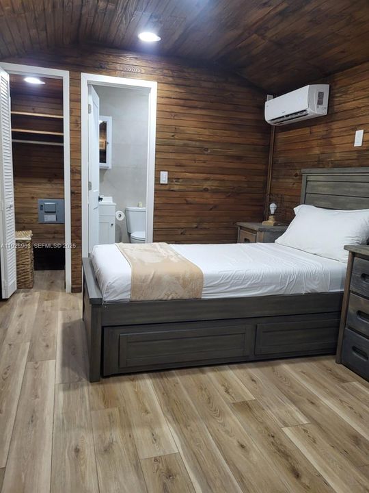 For Rent: $1,300 (1 beds, 1 baths, 1044 Square Feet)