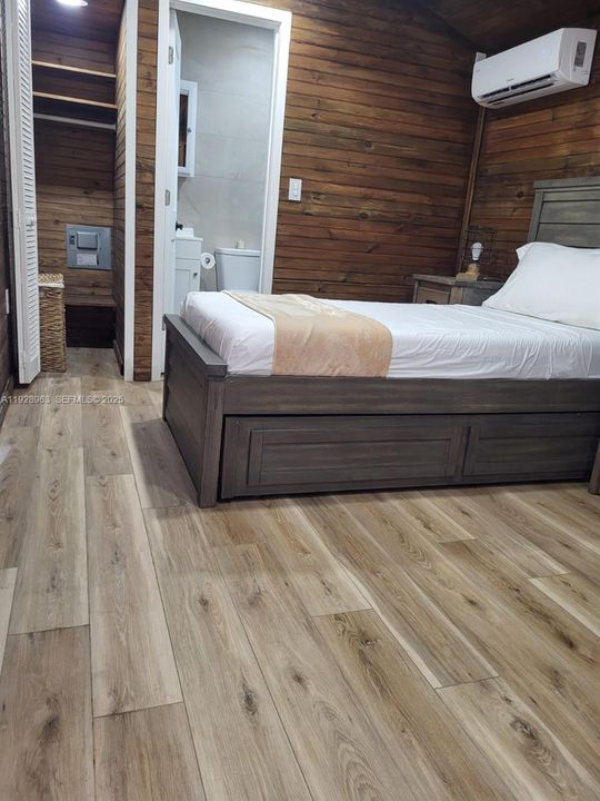 For Rent: $1,300 (1 beds, 1 baths, 1044 Square Feet)