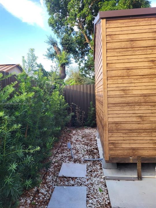 For Rent: $1,300 (1 beds, 1 baths, 1044 Square Feet)