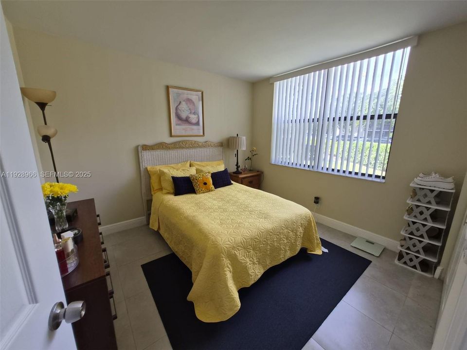 For Sale: $249,000 (2 beds, 2 baths, 937 Square Feet)