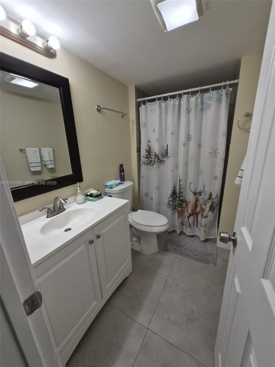 For Sale: $249,000 (2 beds, 2 baths, 937 Square Feet)