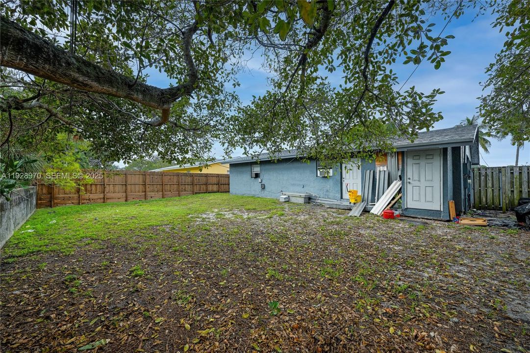 На продажу: $370,000 (3 спален, 1 ванн, 1080 Квадратных фут)