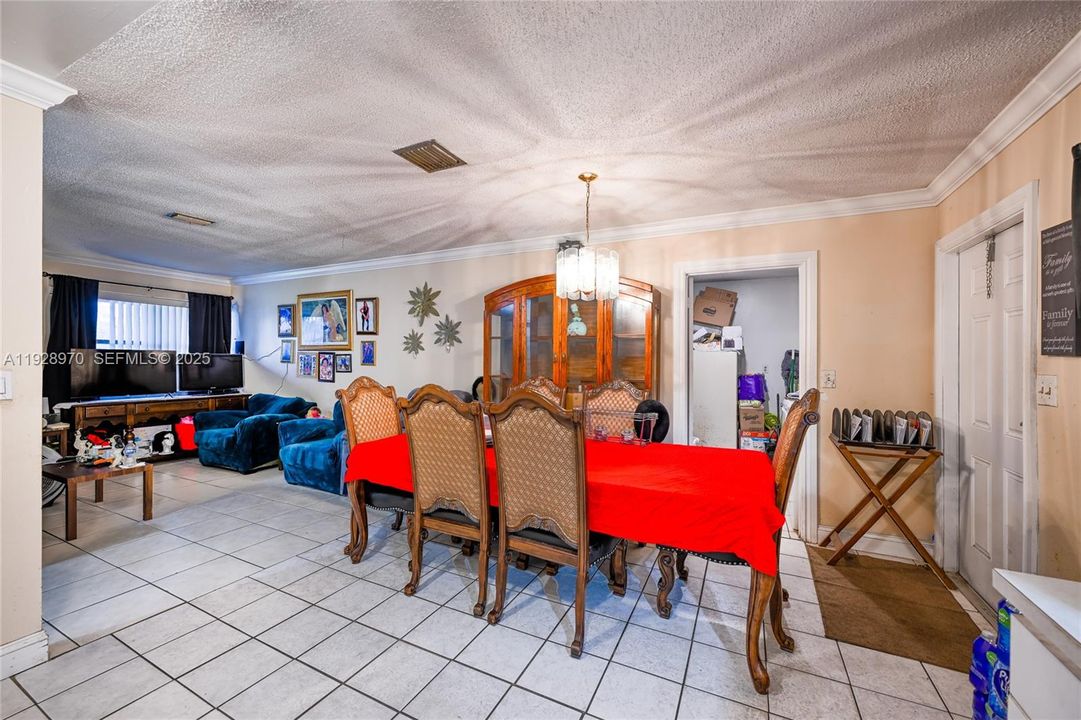 На продажу: $370,000 (3 спален, 1 ванн, 1080 Квадратных фут)