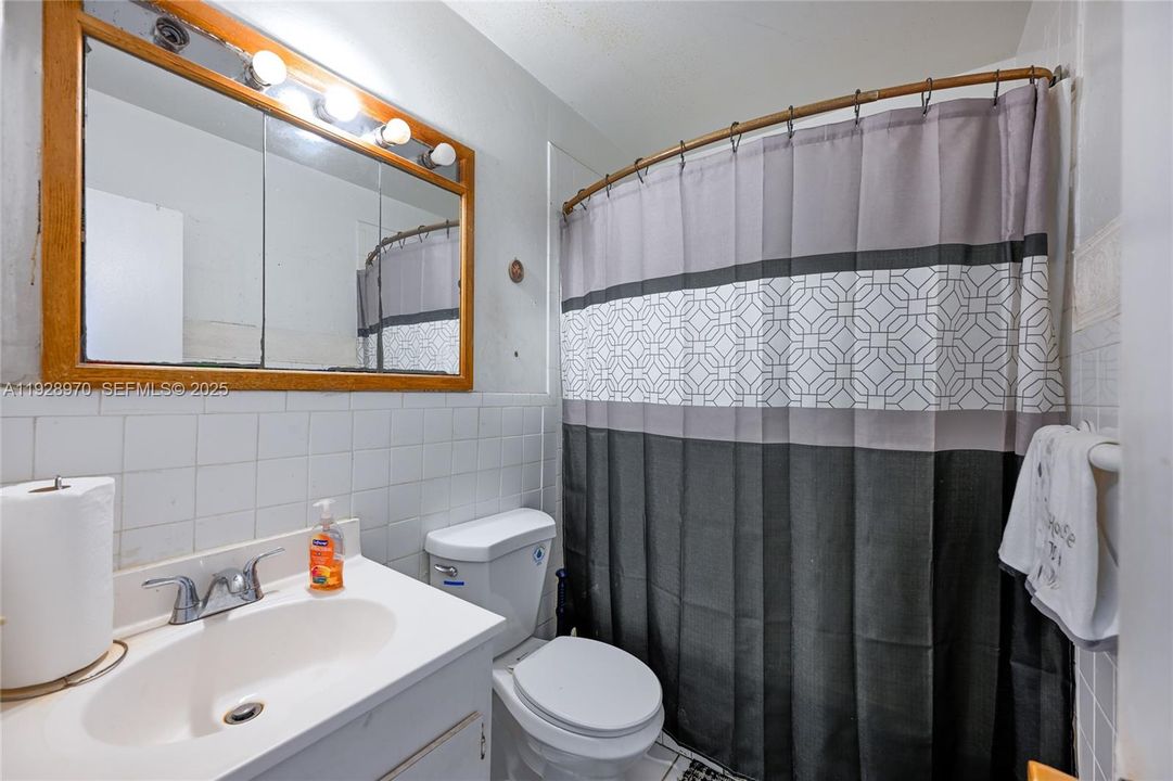 На продажу: $370,000 (3 спален, 1 ванн, 1080 Квадратных фут)