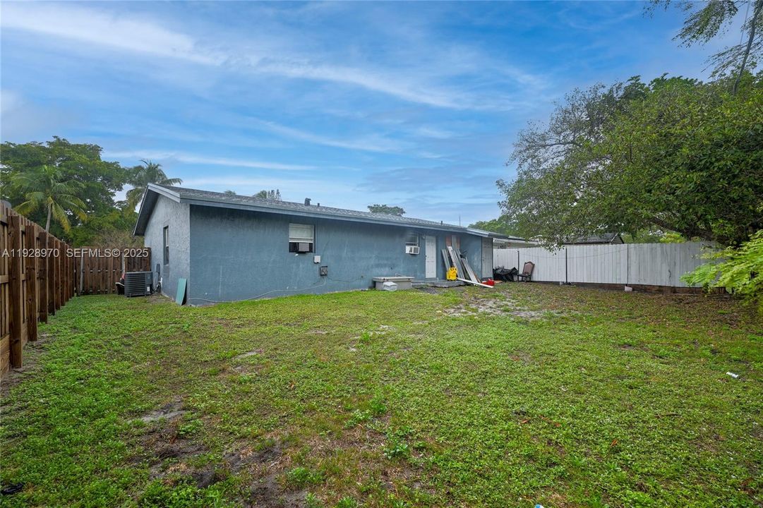 На продажу: $370,000 (3 спален, 1 ванн, 1080 Квадратных фут)