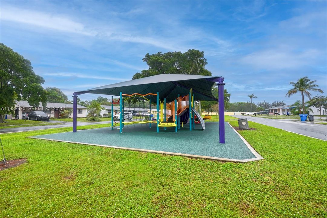 На продажу: $370,000 (3 спален, 1 ванн, 1080 Квадратных фут)