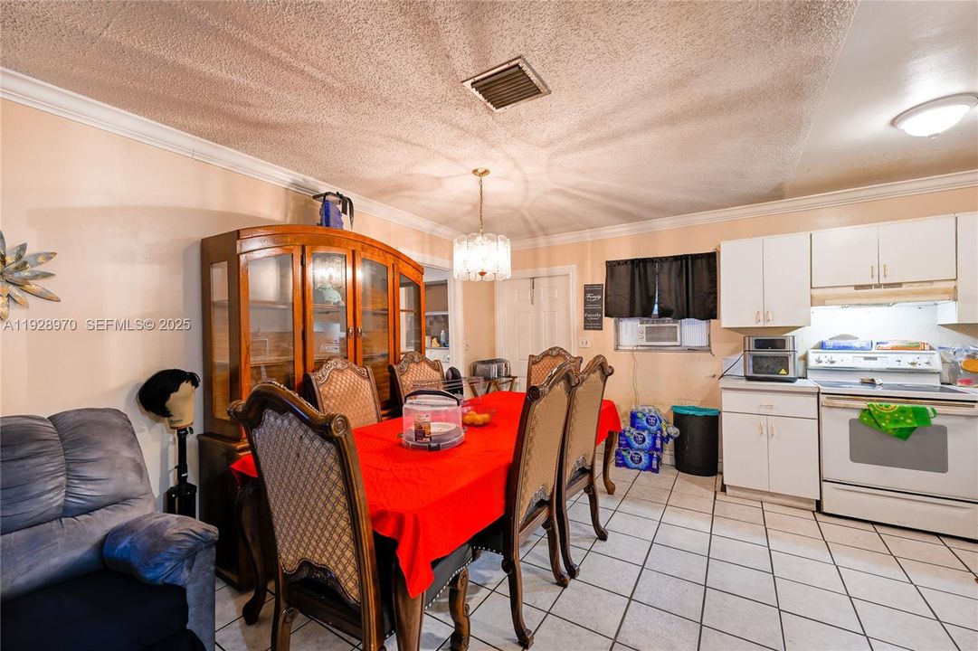 На продажу: $370,000 (3 спален, 1 ванн, 1080 Квадратных фут)