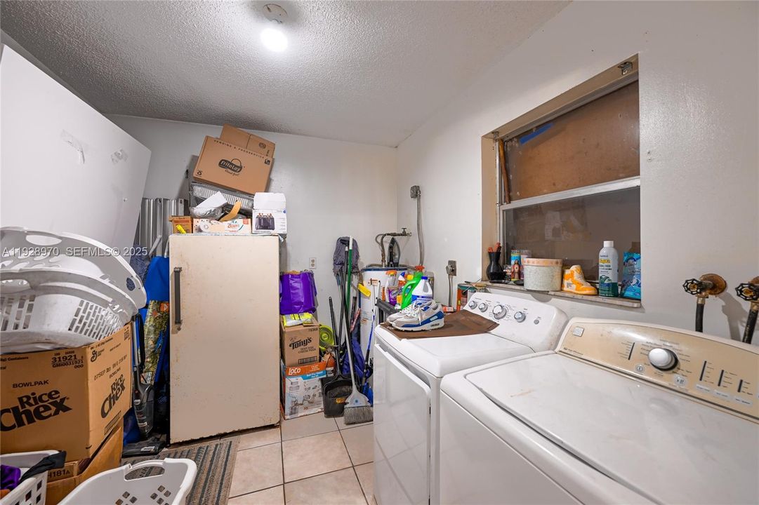 На продажу: $370,000 (3 спален, 1 ванн, 1080 Квадратных фут)