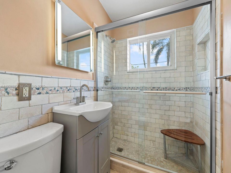 На продажу: $415,000 (2 спален, 2 ванн, 902 Квадратных фут)