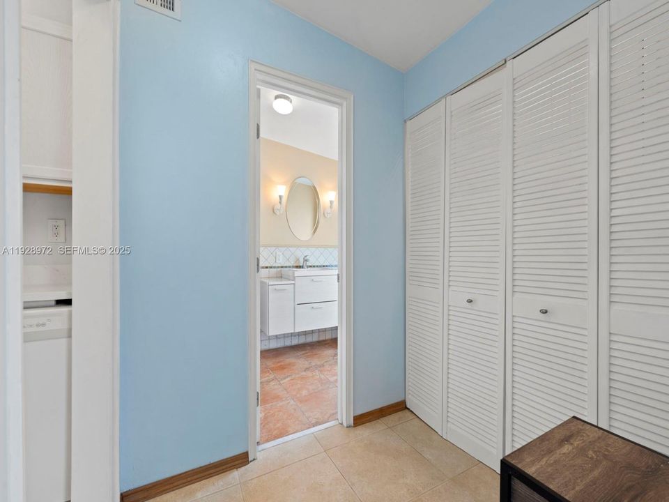 На продажу: $415,000 (2 спален, 2 ванн, 902 Квадратных фут)