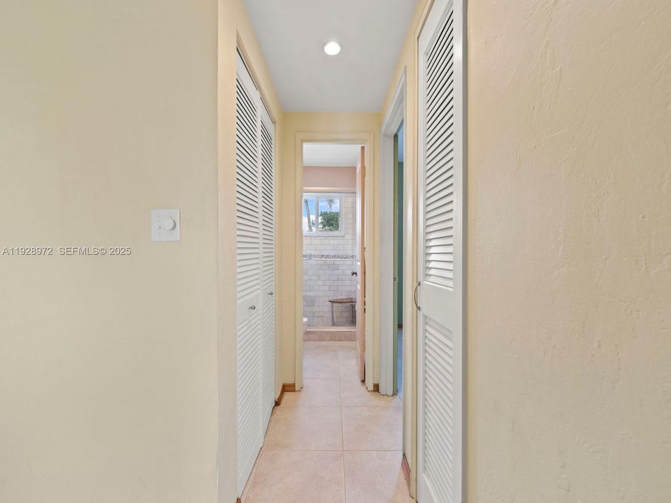 На продажу: $415,000 (2 спален, 2 ванн, 902 Квадратных фут)