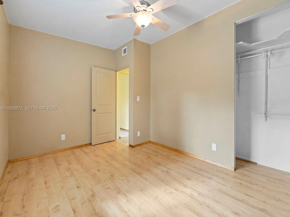 На продажу: $415,000 (2 спален, 2 ванн, 902 Квадратных фут)