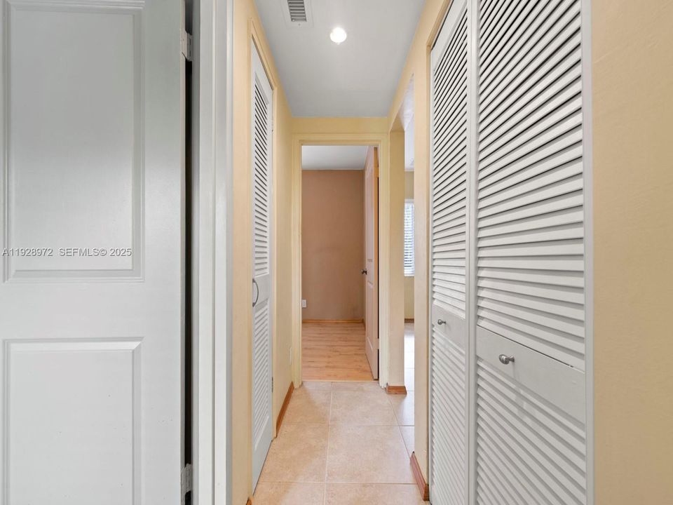 На продажу: $415,000 (2 спален, 2 ванн, 902 Квадратных фут)