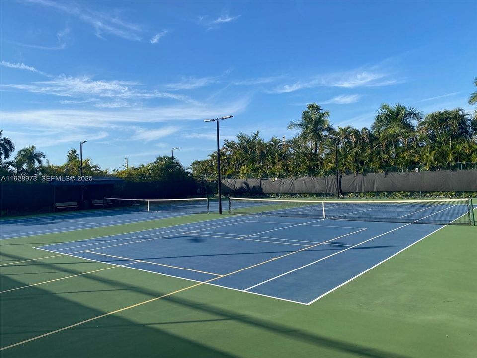 For Sale: $280,000 (2 beds, 2 baths, 1231 Square Feet)