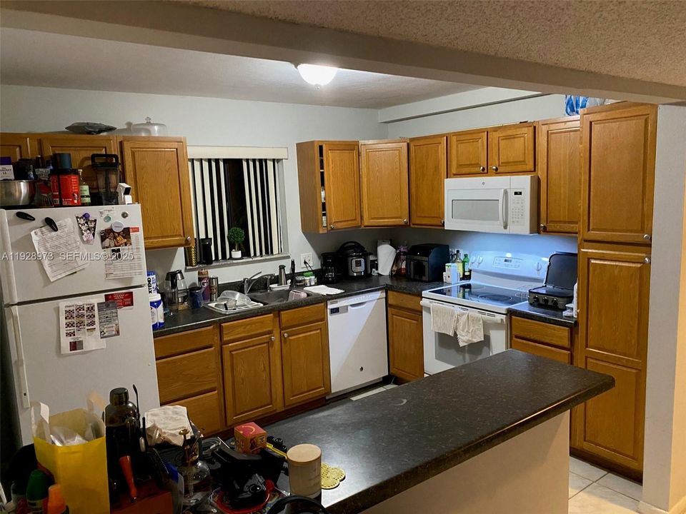 For Sale: $280,000 (2 beds, 2 baths, 1231 Square Feet)