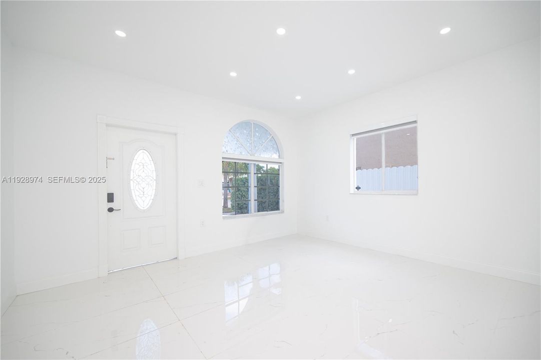 待售: $950,000 (5 贝兹, 3 浴室, 2055 平方英尺)