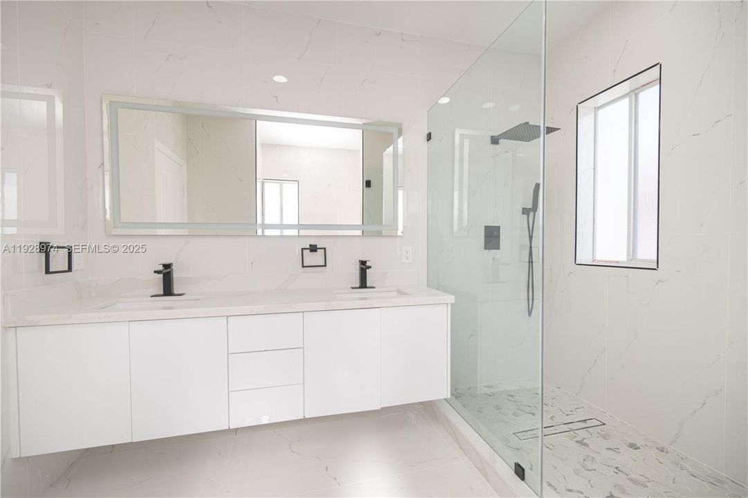 待售: $950,000 (5 贝兹, 3 浴室, 2055 平方英尺)