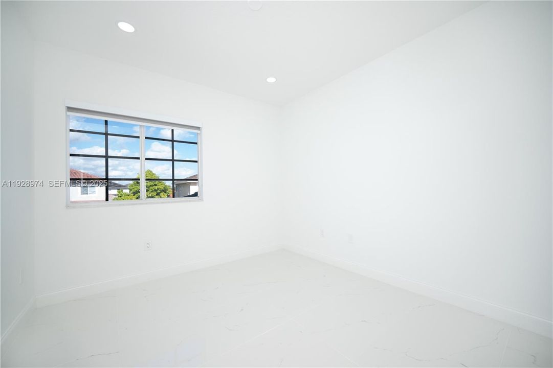 待售: $950,000 (5 贝兹, 3 浴室, 2055 平方英尺)